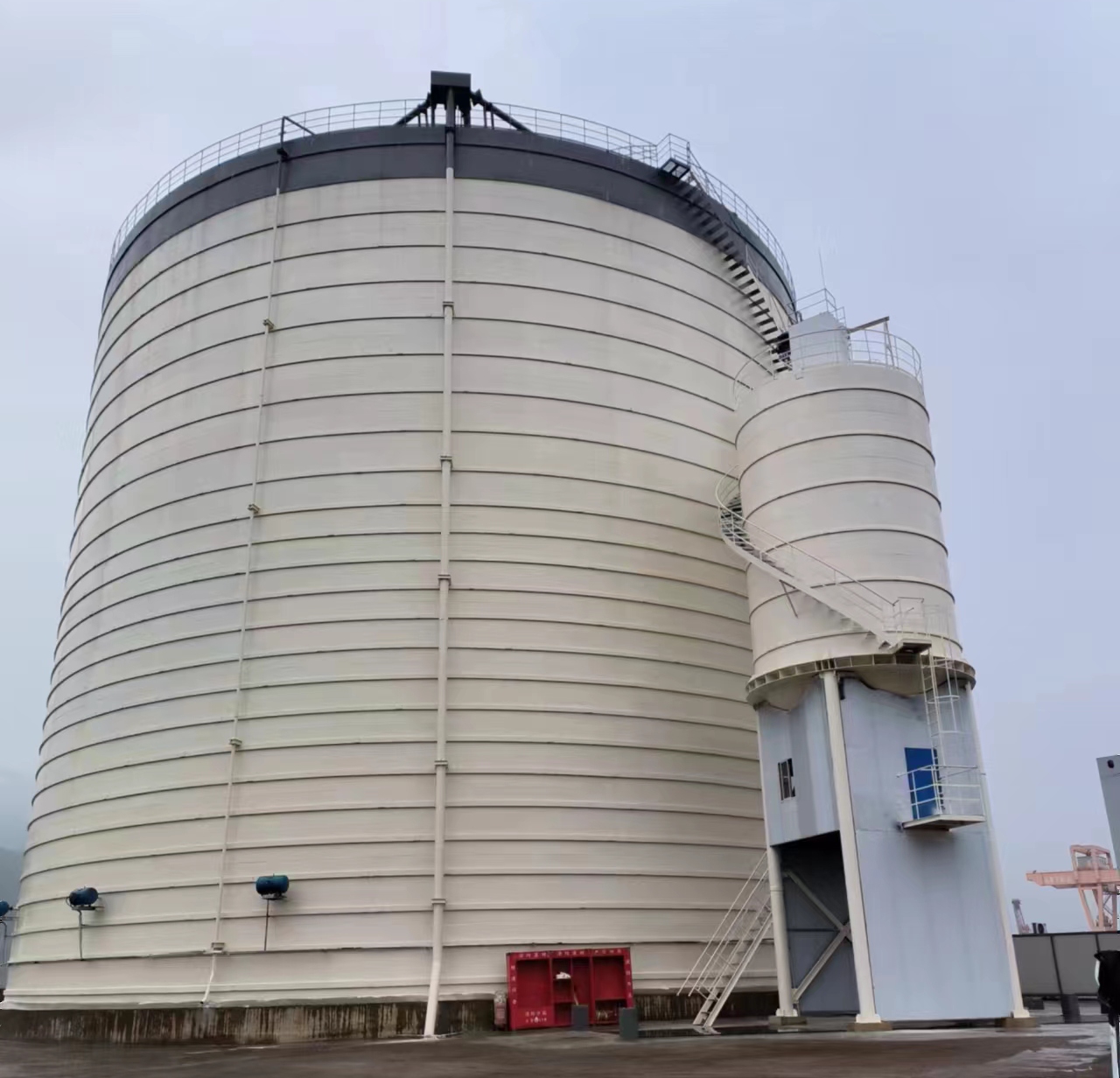 鲅鱼圈10万吨水泥钢板库